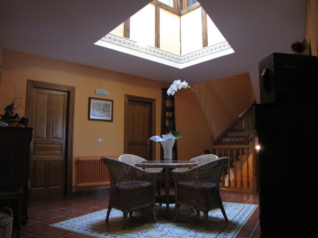 Hostal Rural Huartearena Iza Zewnętrze zdjęcie