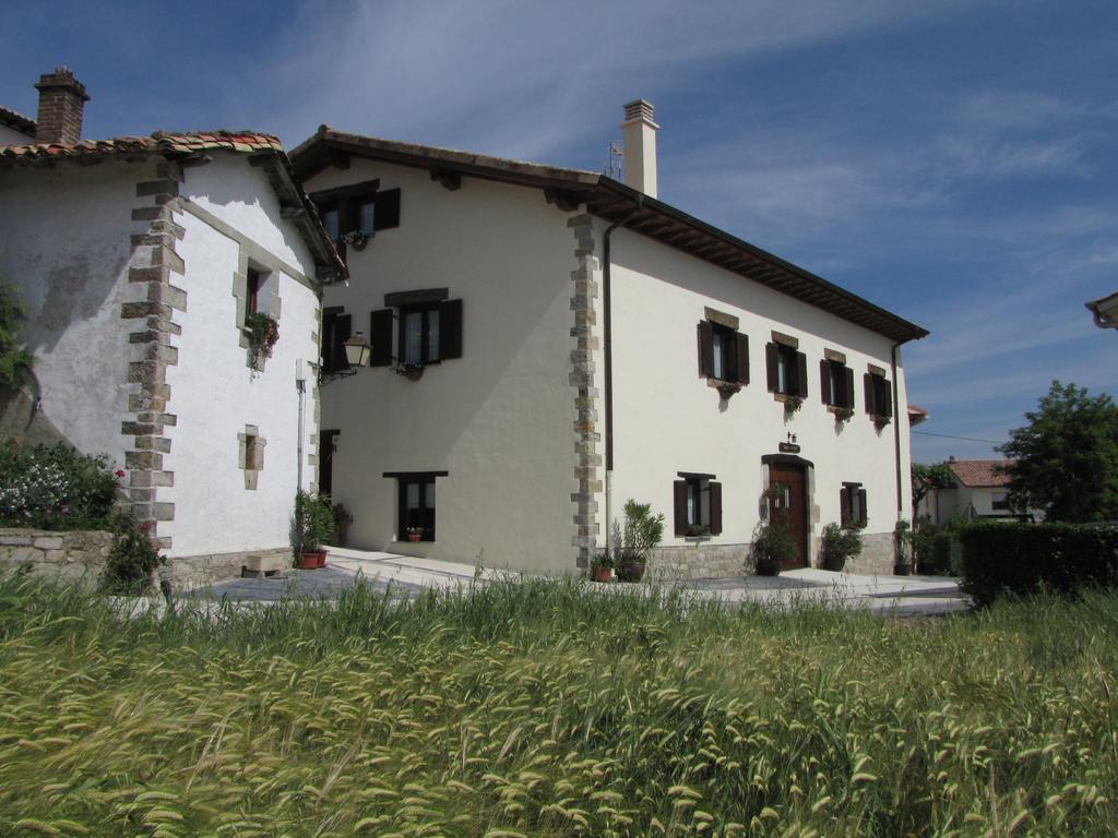 Hostal Rural Huartearena Iza Zewnętrze zdjęcie